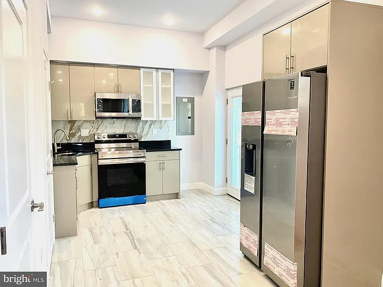636 N 13th St #1 — Photo 4