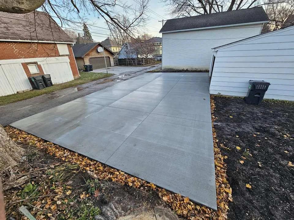 916 Clark Ave — Photo 4