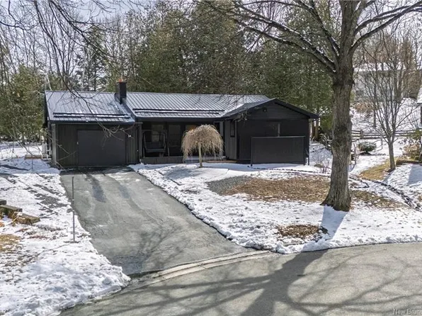 34 Simcoe Ct, Fredericton, NB E3B 2W9