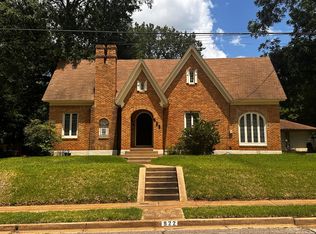 922 Cedar St, Palestine, TX 75801