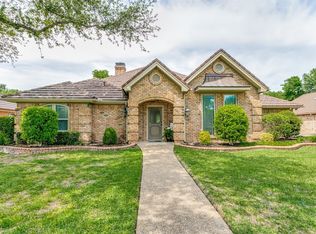 412 Evergreen Dr, Hurst, TX 76054