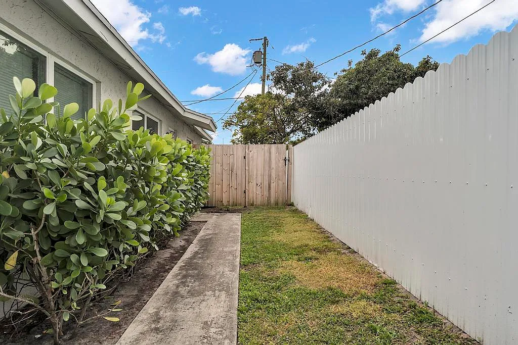 2 bed, 1.0 bath, 900 sqft, $1,900 — Photo 3
