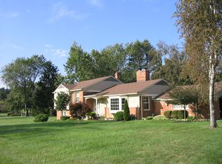 1280 Rugby Cir, Bloomfield Hills, MI 48302