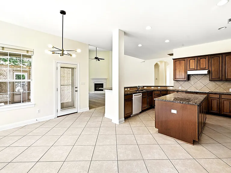 201 Varco Dr — Photo 10