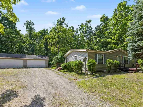 9080 Cedarhurst Dr, Cheboygan, MI 49721
