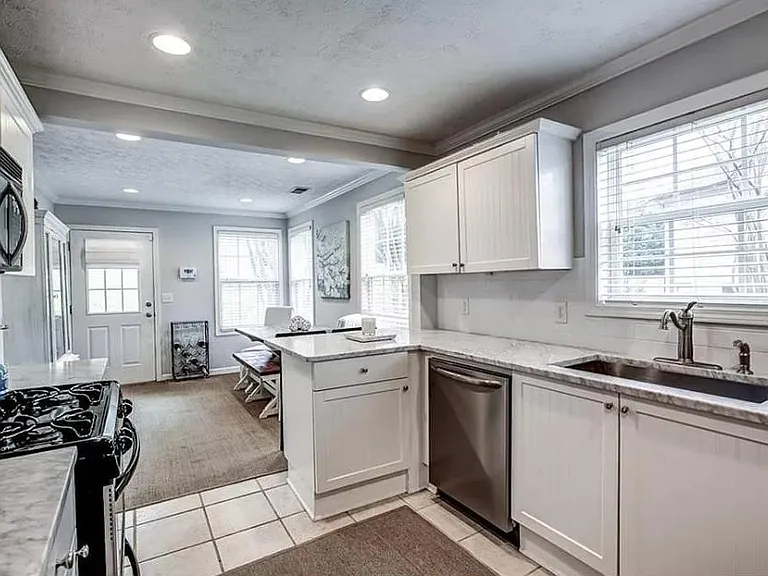 1812 Hickory Rd — Photo 7