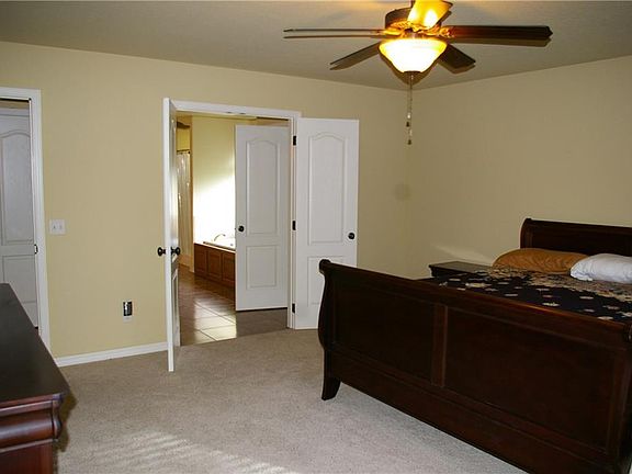5th image of 16 Thackery Ln