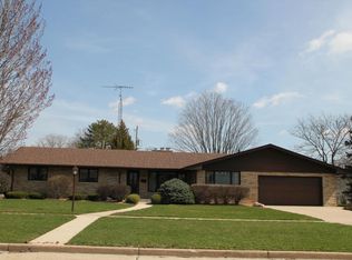 324 S Oakland Ave, Burlington, WI 53105