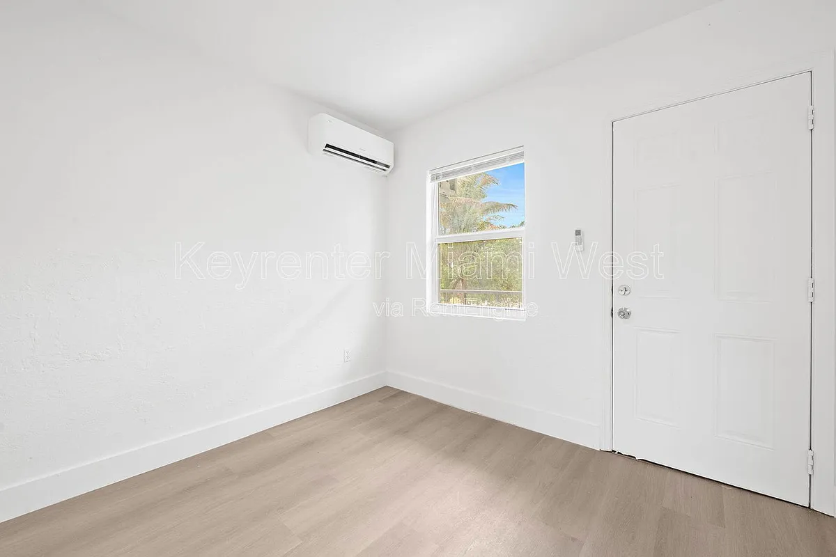 Building Photo - 1245 NW 60th St #4