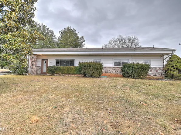 210 Farmstead Ln, Bristol, VA 24201