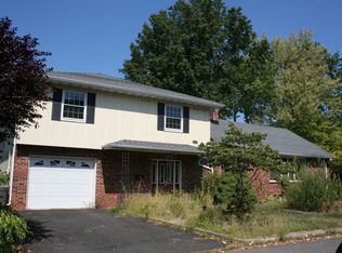 1083 Richard St, Raritan, NJ 08869