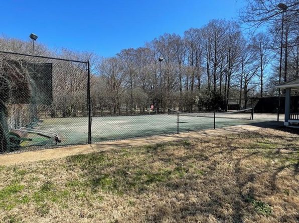 521 N Plantation Dr, Greenville, MS 38701