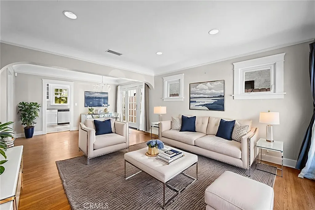 2 bed, 850 sqft, $4,100 — Photo 3