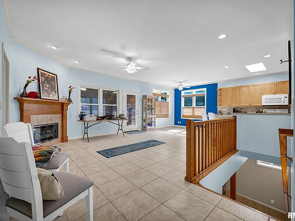 3rd image of 1603 W Holland Ct