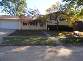2724 SW Indian Trl, Topeka, KS 66614