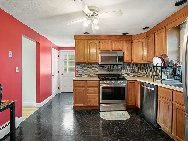 42 Rockland Ave — Photo 7