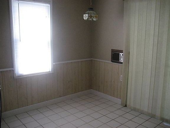 Eat-in-Kitchen