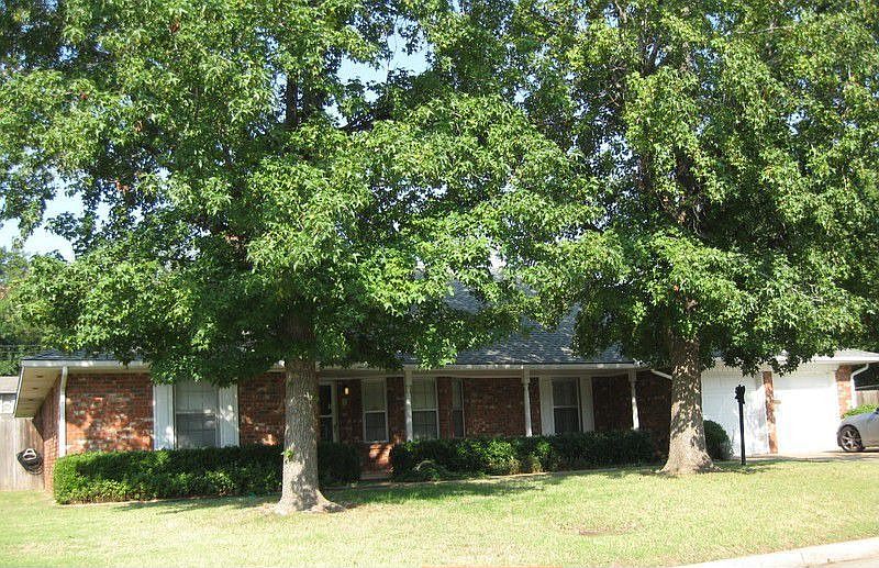 1st image of 2901 N Windsor Pl