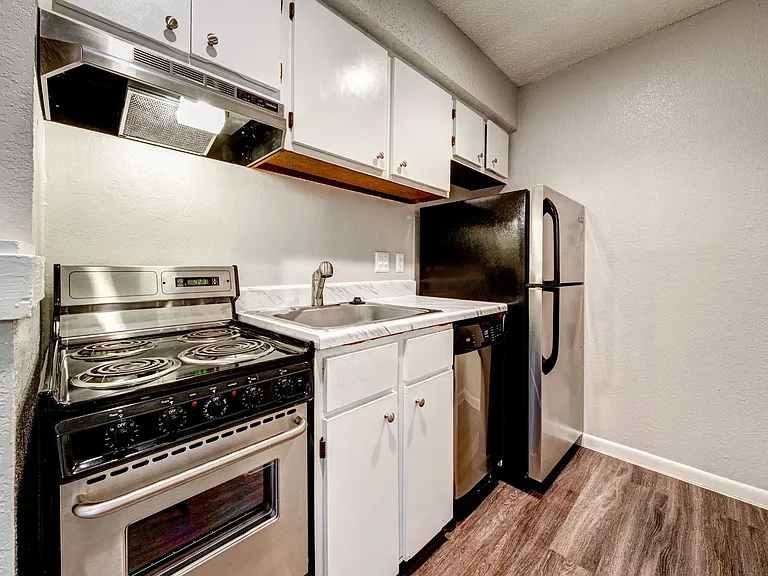Chimney Park Apartments — Photo 14