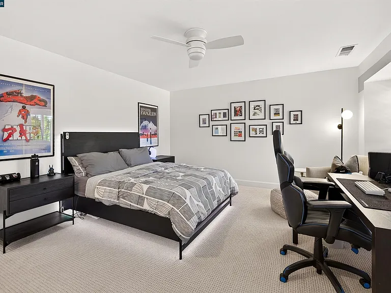 2207 Martin Ave — Photo 64