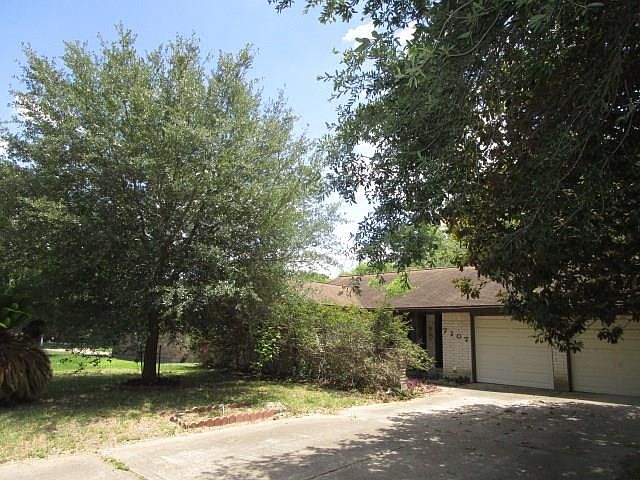 1st image of 7107 Yellow Pine Dr