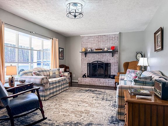 2nd image of 1246 River Rd