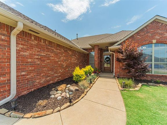3rd image of 4001 Scissortail Dr