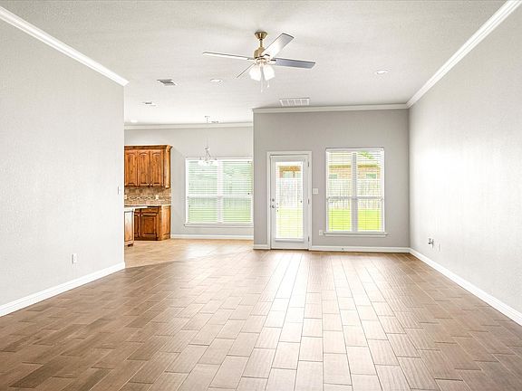2nd image of 107 Donna Cir