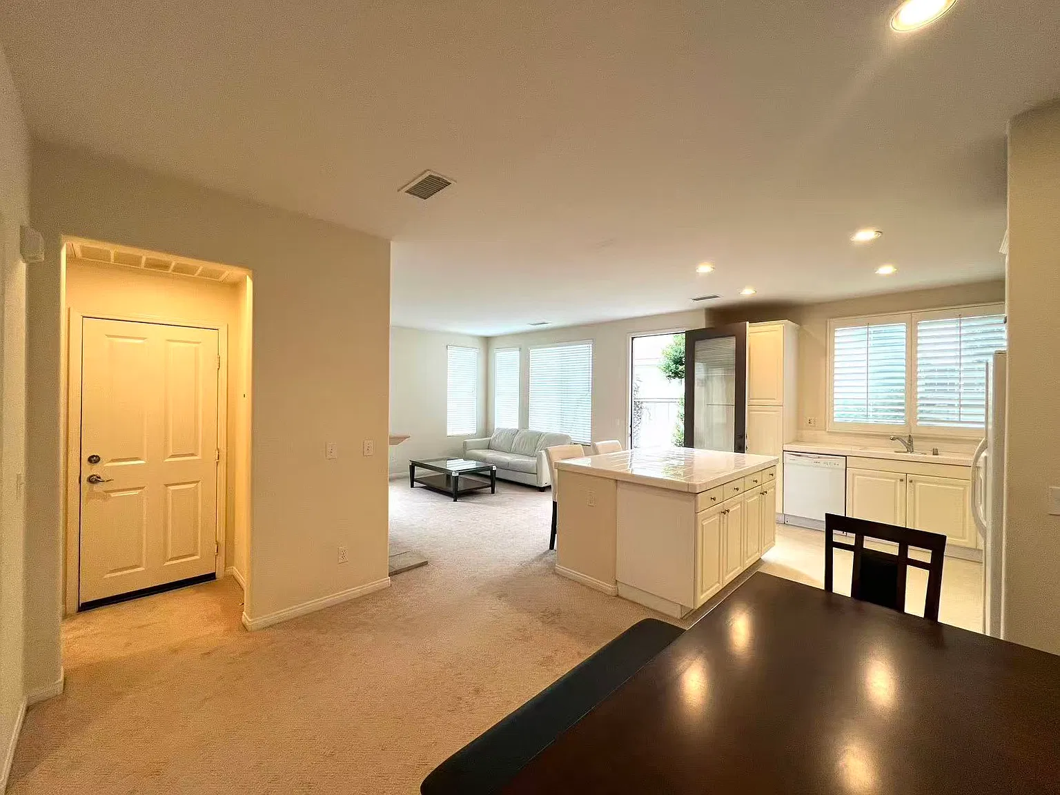 3 bed, 2.5 bath, 1861 sqft, $4,600 — Photo 3