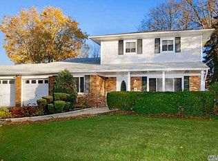 34 E Hill Dr, Smithtown, NY 11787