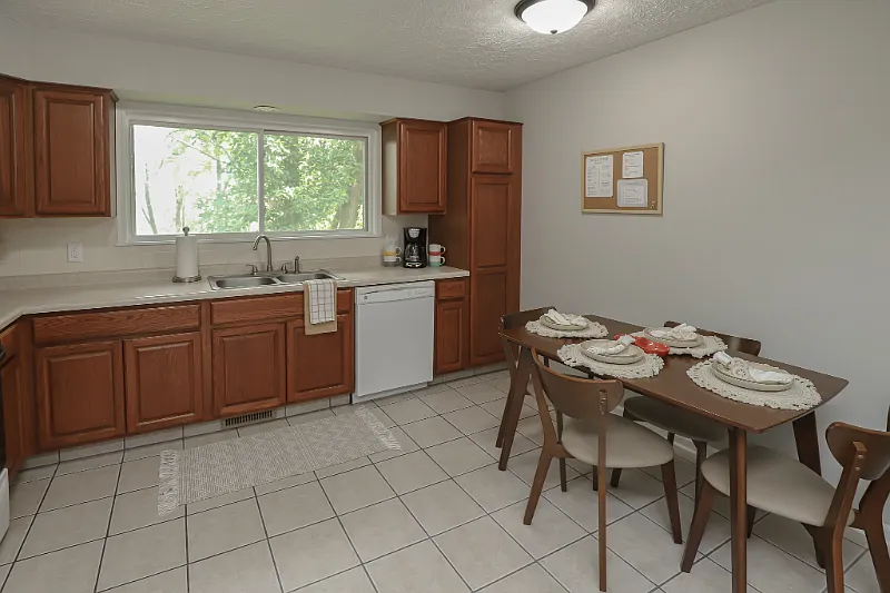 2 bed, 1.5 bath, 1650 sqft, $1,675 — Photo 3