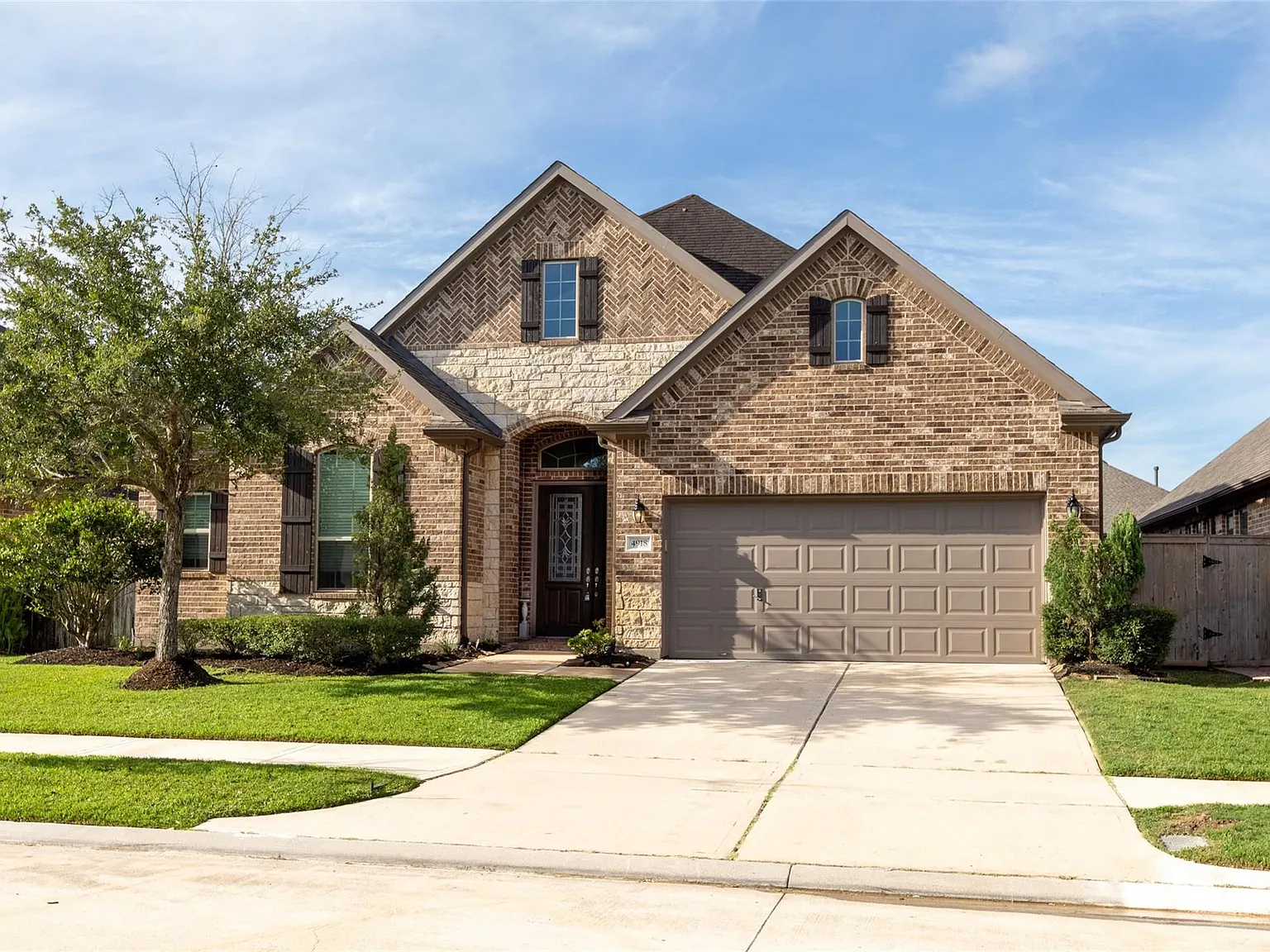 3 bed, 2.5 bath, 2673 sqft, $3,500 — Photo 2