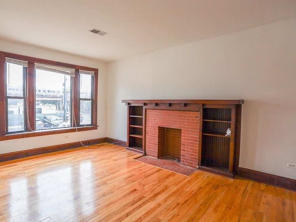 1st image of 3703 N Sheffield Ave #1