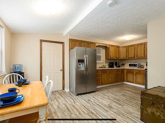 4th image of 2395 Glenmawr Ave