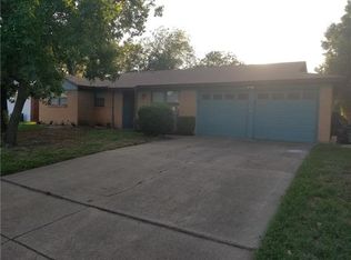 700 S Mills Dr, Euless, TX 76040