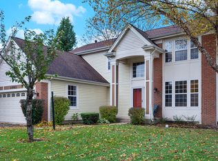 1082 Village Ln, Gurnee, IL 60031