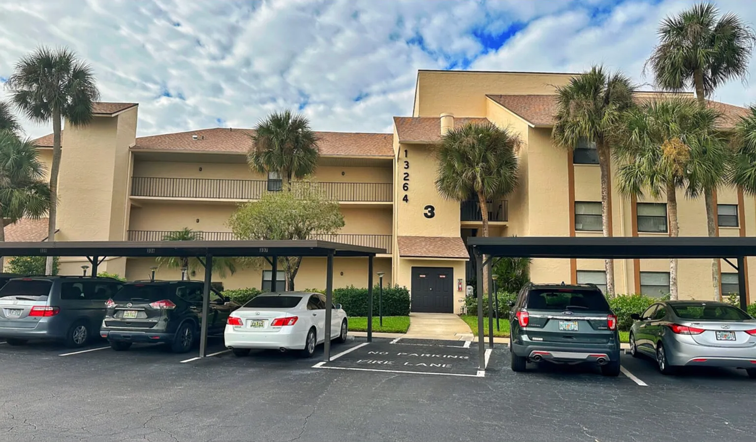 2 bed, 1.0 bath, 792 sqft, $1,400 — Photo 1