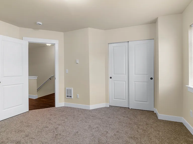 Gravelly Lake Brownstones — Photo 25