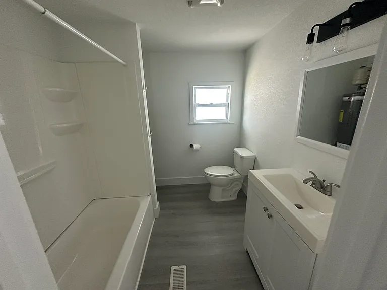 882 Hawthorn Cir — Photo 8