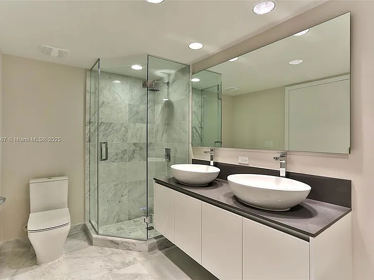 9821 E Bay Harbor Dr #902 — Photo 12