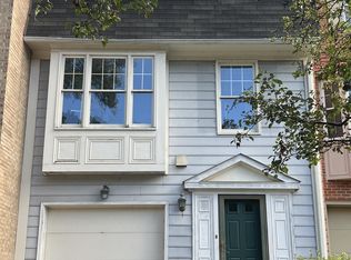 104 W Locust St, Occoquan, VA 22125