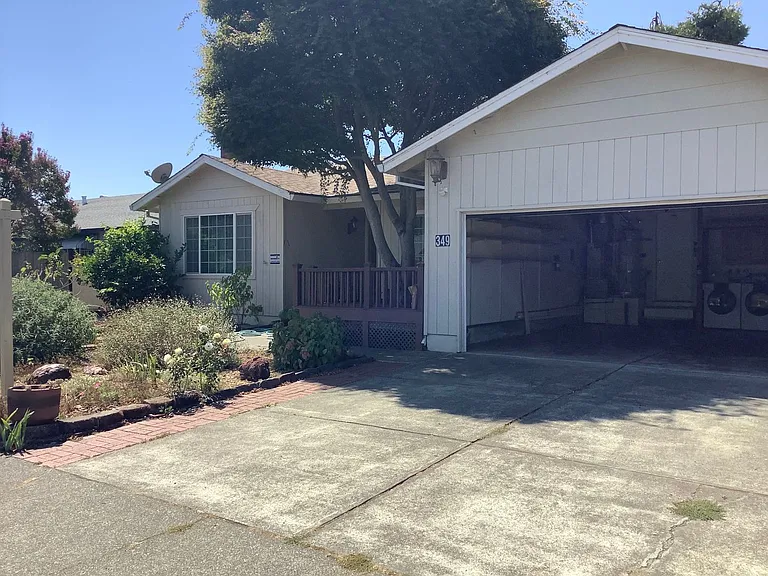 349 Brockhurst Dr — Photo 3