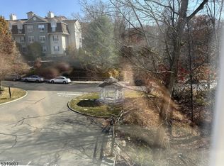 5302 Richmond Rd #302, West Milford, NJ 07480