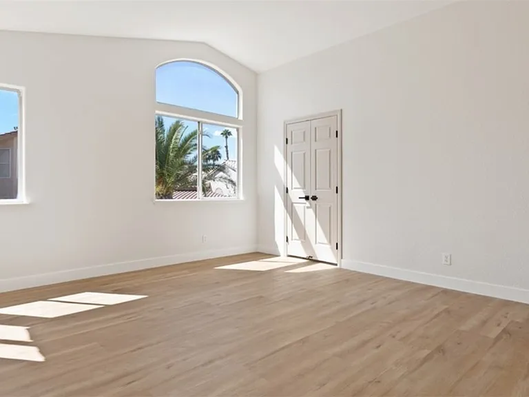 7837 Millhopper Ave — Photo 15