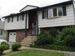 22 Hudson Rd, Floral Park, NY 11001