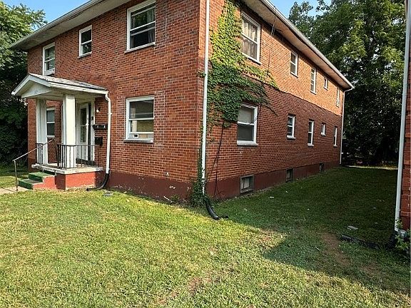2nd image of 1921 W Grand Ave