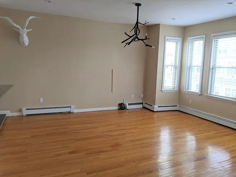 787 E 3rd St #3 — Photo 3