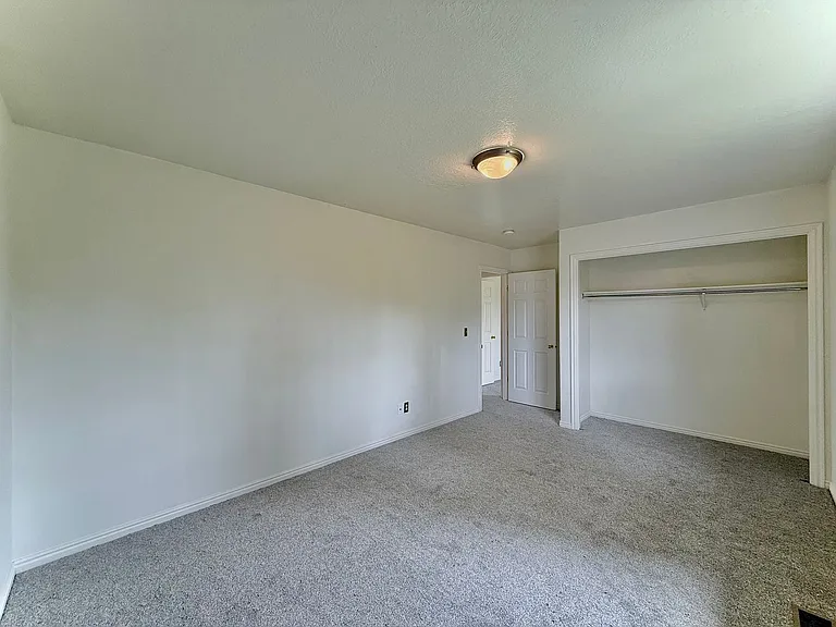 1080 E Elgin Ave — Photo 23