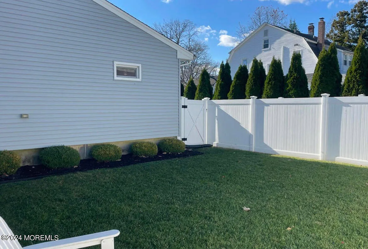 5 bed, 1230 sqft, $5,450 — Photo 3
