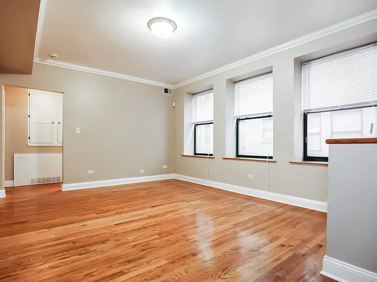 7211 S Yates Blvd #1B — Photo 1
